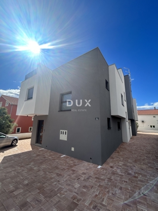 ŠIBENIK, VODICE – Lussuoso appartamento duplex in posizione attraente, a 200 m dalla spiaggia