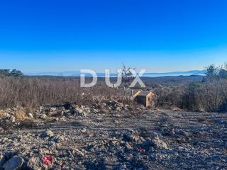 KLANA, ŠKALNICA - Terreno edificabile con vista mare. OCCASIONE DI INVESTIMENTO!