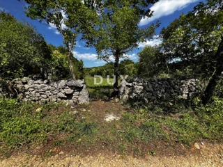 ISOLA DI KRK, GARICA - Terreno agricolo edificabile, configurazione pianeggiante, ideale per una villa di lusso con piscina