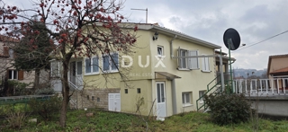 ISTRIA, LABIN - Casa con due appartamenti con ampie terrazze, garage e camino con galleria nelle immediate vicinanze del centro