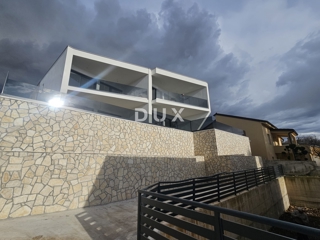 CRIKVENICA, JADRANOVO - lussuosa casa bifamiliare con piscina, 143m2