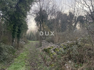 ISTRIA, LABIN - Terreno con edifici segnalati