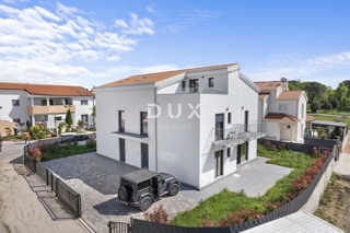 ISTRIA, POREČ - Casa con due unità abitative in periferia