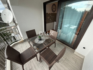 CRIKVENICA, JADRANOVO - appartamento soleggiato con terrazza, a 400 m dal mare e dal centro