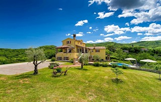 ISTRIA, PAZIN - Spaziosa villa con piscina sulla radura
