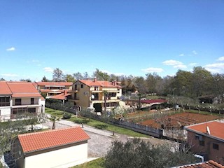 ISTRIA, POREČ - Palazzina con cinque unità abitative e molto potenziale