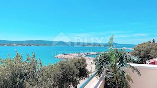 BIOGRAD, TURANJ - appartamento mansardato sulla spiaggia