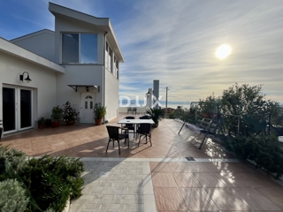 OPATIJA, LOVRAN - Palazzina con vista mare!