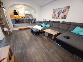 Opatija, Centro - OPPORTUNITÀ UNICA! Esclusivo appartamento con 2 camere da letto con terrazza e posto auto, nel centro di Opatija, vicino al mare!