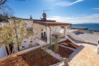 RIJEKA, KANTRIDA - casa con piscina vicino al mare