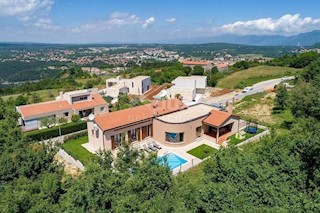 ISTRIA, LABIN - Bellissima villa con piscina 205 m2