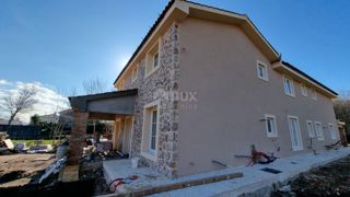 ISOLA DI KRK, RISIKA - Due case bifamiliari, ciascuna con la propria piscina
