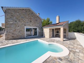 ZADAR, VRSI - Oasi di pace ed eleganza: casa in pietra con piscina a Vrsi, vicino a Zara!