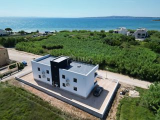 ZADAR, PRIVLAKA - Nuova costruzione! Stupendo attico a soli 140 metri dalla spiaggia con un'irresistibile vista mare! S3