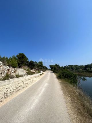 ZADAR, ZATON - Terreno edificabile, prima fila al mare