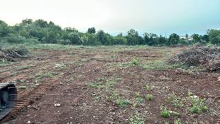 ISTRIA, ŠIŠAN - Terreno edificabile ad uso industriale e commerciale 4300 m2