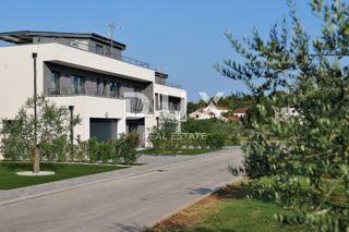 ISTRIA, BANJOLE - Villa moderna con vista mare