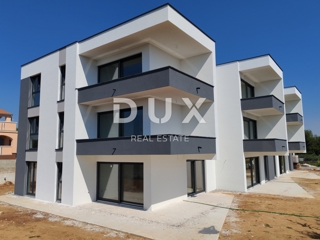 ZADAR, PRIVLAKA - Elegante appartamento con giardino a soli 190 metri dal mare! Nuova costruzione! S2