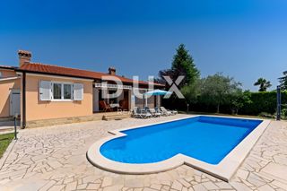 ISTRIA, PARENZO - Casa con piscina