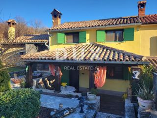 ISTRIA, LUPOGLAV - Casa in pietra ai margini del villaggio con ampio giardino