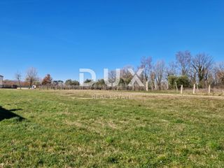 ISTRIA, LABIN - Ampio terreno edificabile ai margini del villaggio