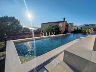 ZADAR, KOŽINO - Lussuoso appartamento a 100 metri dalla spiaggia, con piscina riscaldata e vista mare! 4 camere da letto! S1