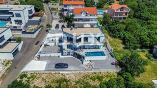 CRIKVENICA, QUARNERO - Villa moderna con piscina e vista panoramica sul mare (casa + appartamento)