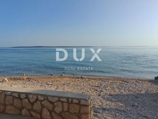 PAG, MANDRE - nuovo edificio con vista mare, a 10 m dalla costa, terrazza, parcheggio