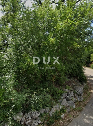 ISOLA DI KRK, KRAS - Ottima opportunità! Terreno agricolo vicino alla strada e a soli 25 metri dalla zona edificabile!!!