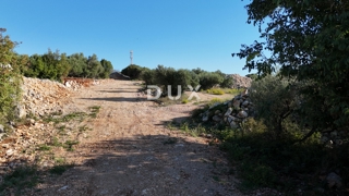 ISOLA DI KRK, CITTÀ DI KRK - Terreno edificabile 754 m2 vicino al mare