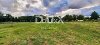 ISTRIA, LOBORIKA - Terreno edificabile immerso nella natura a pochi minuti di macchina da Pola