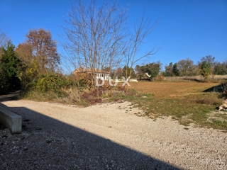 ISTRIA, ALBONA - Ampio terreno con permesso di costruire