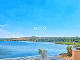 ZADAR, POSEDARJE - casa indipendente prima fila al mare di Novigrad con ampio cortile