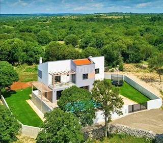 ISTRIA, BARBAN - Casa con piscina immersa nel verde