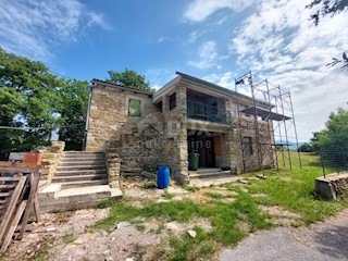 ISTRIA, GRAČIŠĆE - Una casa in pietra in completa solitudine con vista sul verde