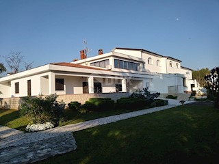 ISTRIA, POREČ - Hotel con piscina e ampio giardino!