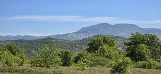 ISTRIA, PIĆAN - Terreno con permesso di costruzione e vista aperta sul Monte Maggiore