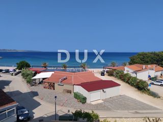 L'ISOLA DI PAG, POVLJANA - Un bellissimo appartamento a Povljana, ad un passo dalla spiaggia con una terrazza che offre una vista spettacolare sul mare!