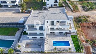 ISOLA DI KRK, MALINSKA - Spazio residenziale moderno 125 m2 + giardino e 2 posti auto nella proprietà!