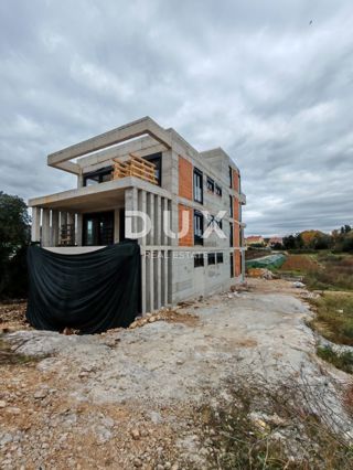 ZADAR, PETRCANE - Punta Radman! Lussuoso appartamento con giardino privato a 240 metri dal mare! S1