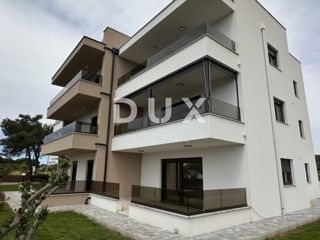 ZADAR, TURANJ - Appartamento con giardino vicino al mare S1