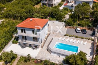 NOVI VINODOLSKI (dintorni) - villa a 50m dal mare con piscina e garage