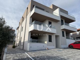 ISOLA DI PAG, MANDRE - appartamento con 2 camere da letto + soggiorno in un edificio di qualità nuovo