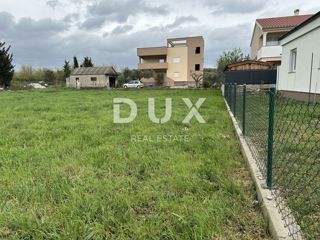 NIN, NINSKI STANOVI - Terreno edificabile di forma regolare 830m²
