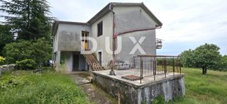 ISTRIA, LABIN - Casa da ristrutturare con ampio terreno edificabile e tanta privacy
