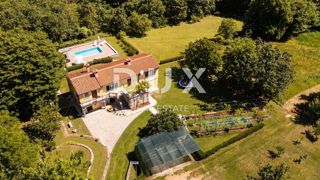 ISTRIA, PEDANA - Autentica bellezza istriana con due case, piscina e privacy assoluta!