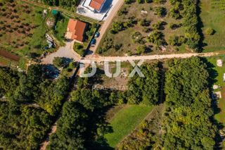 ISTRIA, SVETVINČENAT - Terreno edificabile con permesso di costruire e contributi pagati!