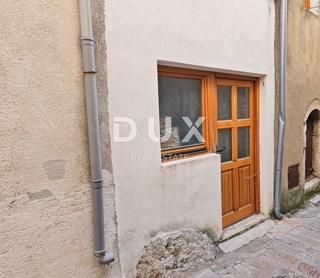 ISOLA DI KRK, VRBNIK - Cuore del centro storico. Autentica casa in pietra, 2 ingressi, 80 m2