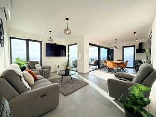 KLENOVICA - lussuoso appartamento in prima fila sul mare in un nuovo edificio