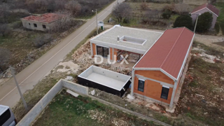 ZADAR, ZEMUNIK G. – Villa moderna di lusso (B) a un piano con piscina